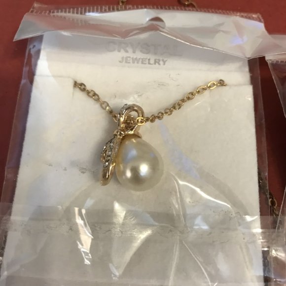 Crystal necklace and earrings set - Picture 3 of 4